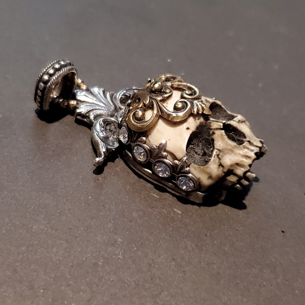 Bellalilli Court of the Dead pendant